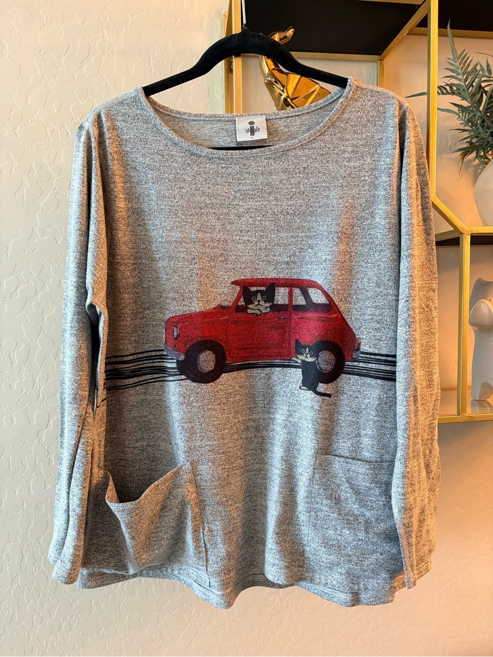 Inoah wearable art Gray Long-Sleeve Top Red Car cat Graphic size large L